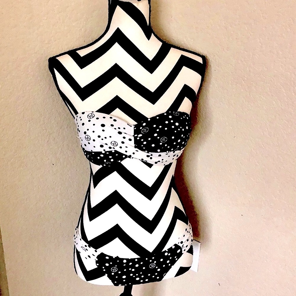 TOP MELON BLACK/WHITE BIKINI SET